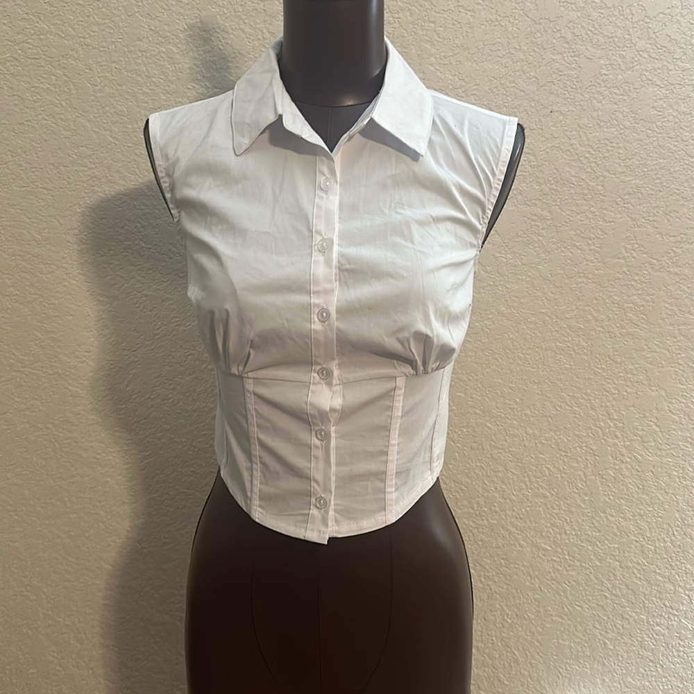 Sleeveless Madden NYC top